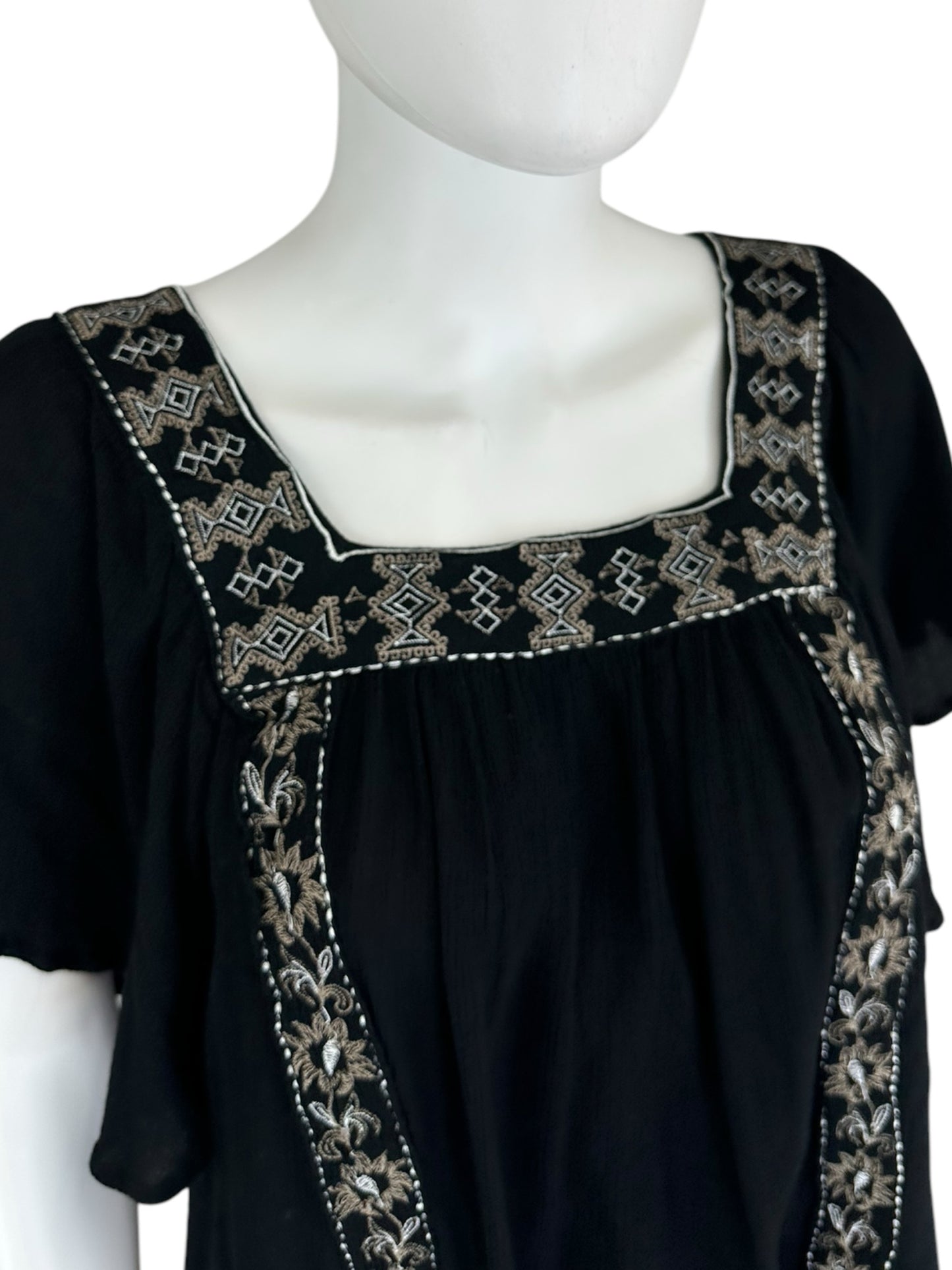 ELIE TAHARI Black Embroidered Blouse Size L