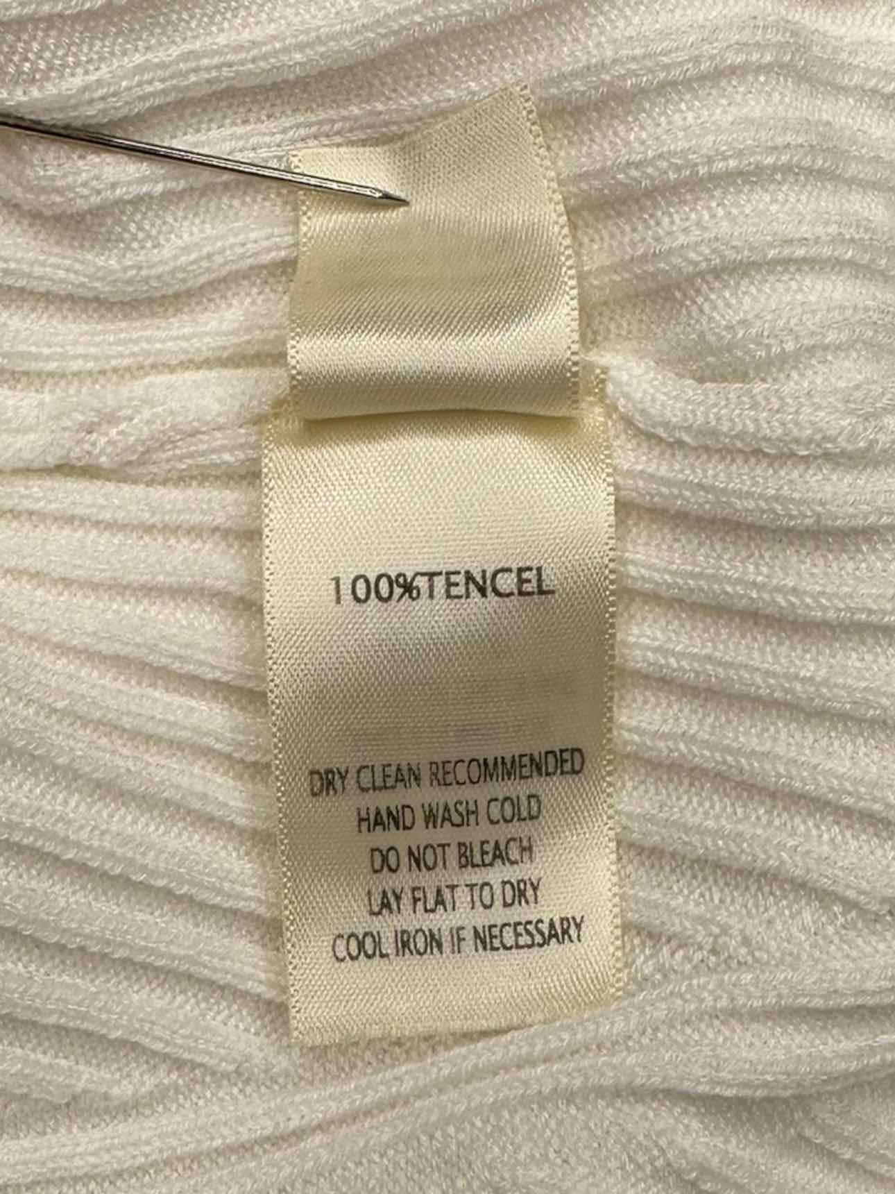 ecru White Ribbed TRAVELLING V-neck Top Size M