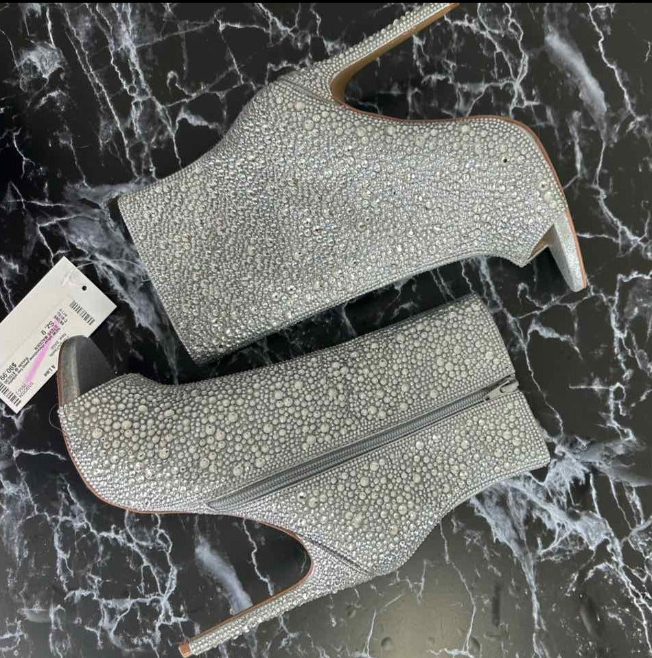 STEVE MADDEN NWT Silver Rhinestone DISPUTE Ankle Boot Size 9