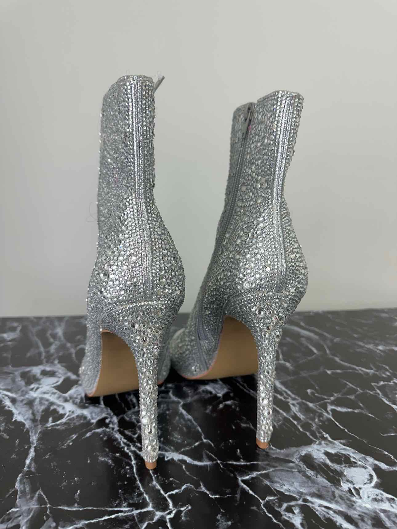 STEVE MADDEN NWT Silver Rhinestone DISPUTE Ankle Boot Size 9