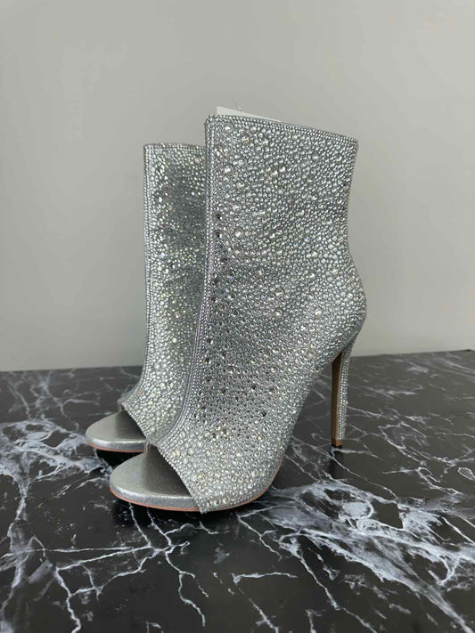 STEVE MADDEN NWT Silver Rhinestone DISPUTE Ankle Boot Size 9