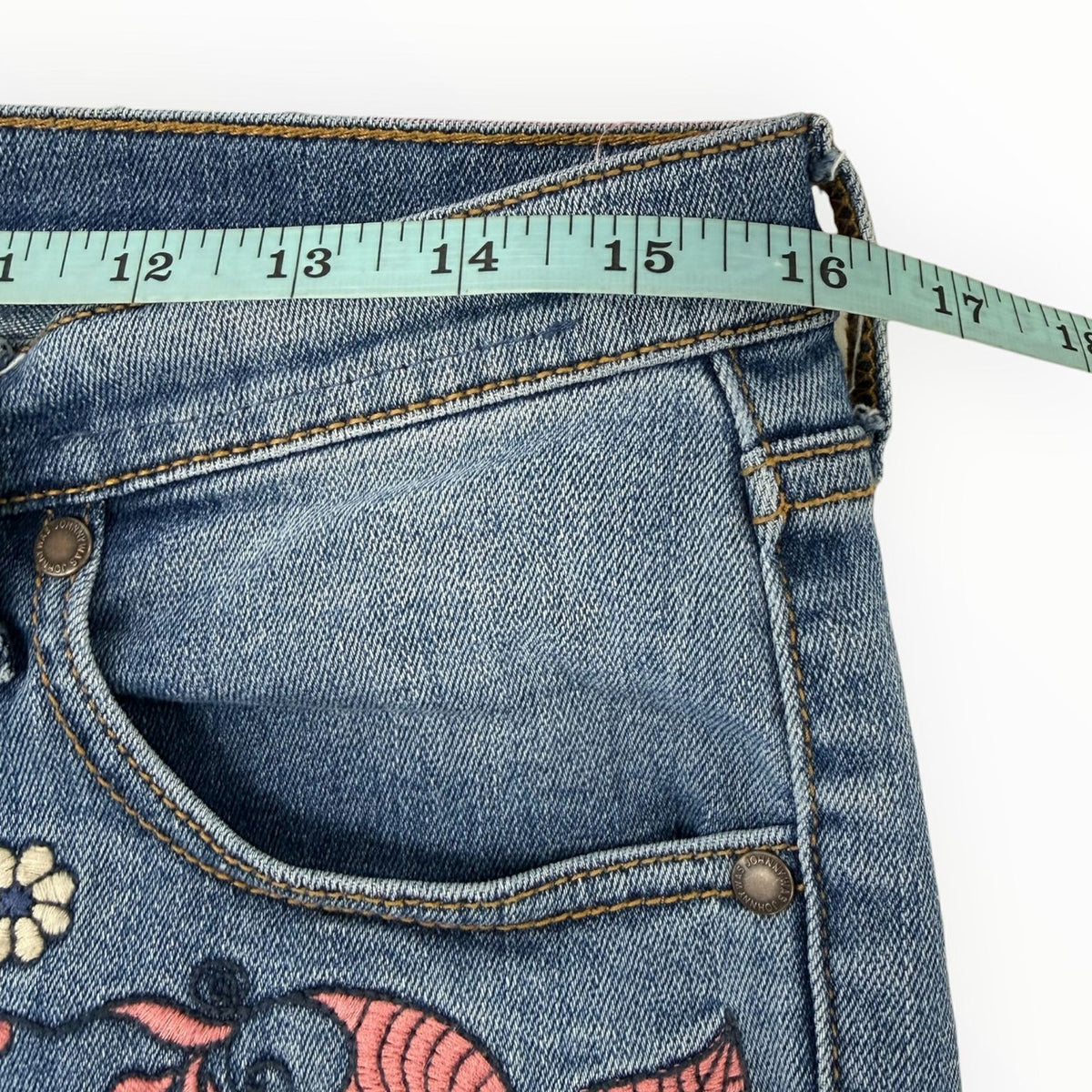 Johnny Was Light Wash Floral Embroidered Jeans Size 28