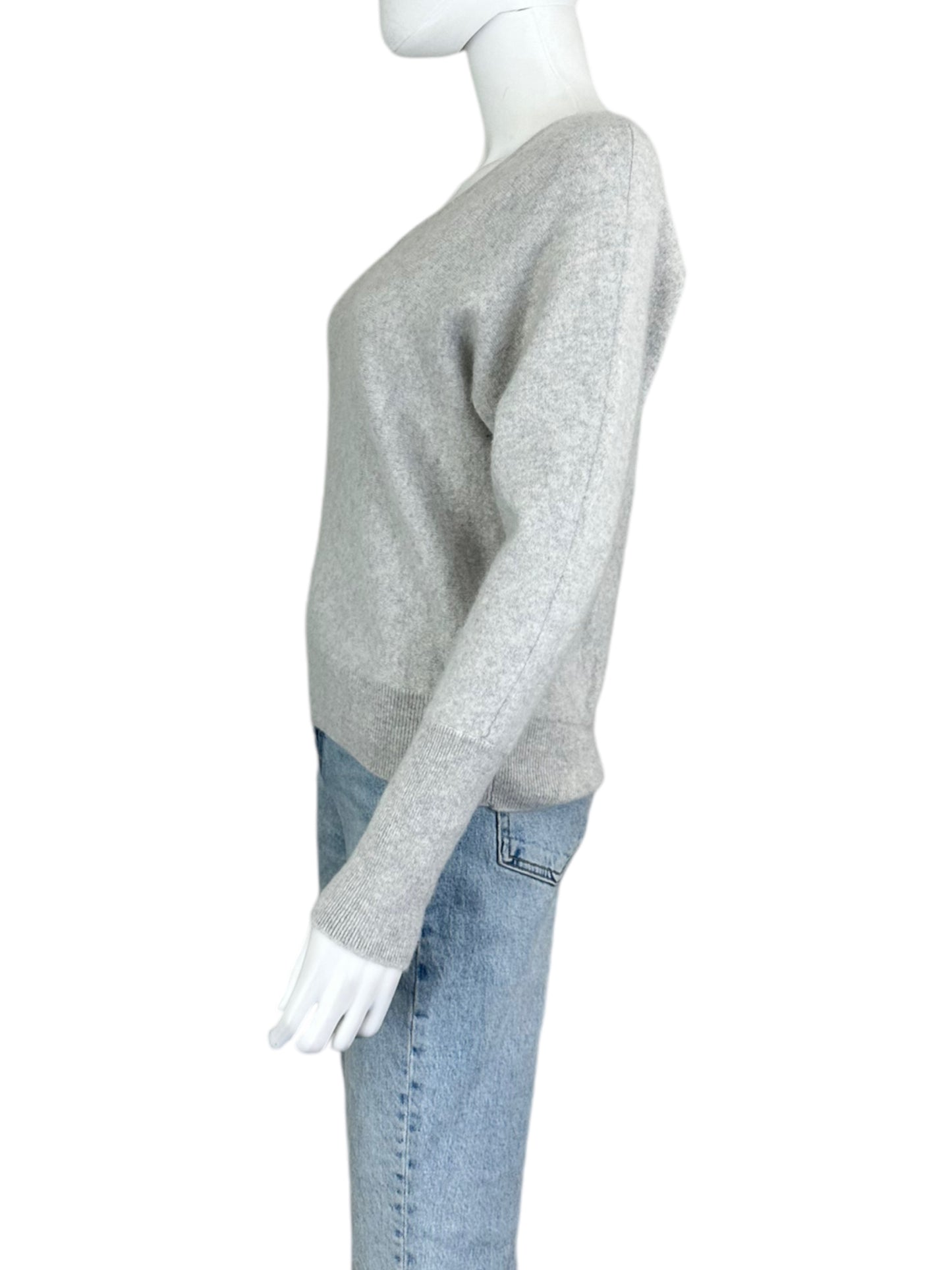 TAHARI 100% Cashmere Gray Sweater Size L