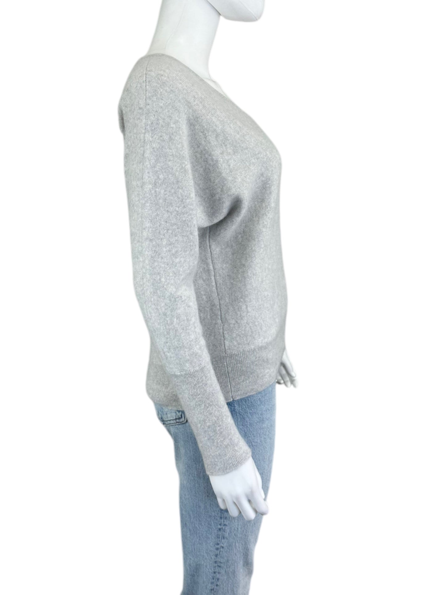 TAHARI 100% Cashmere Gray Sweater Size L