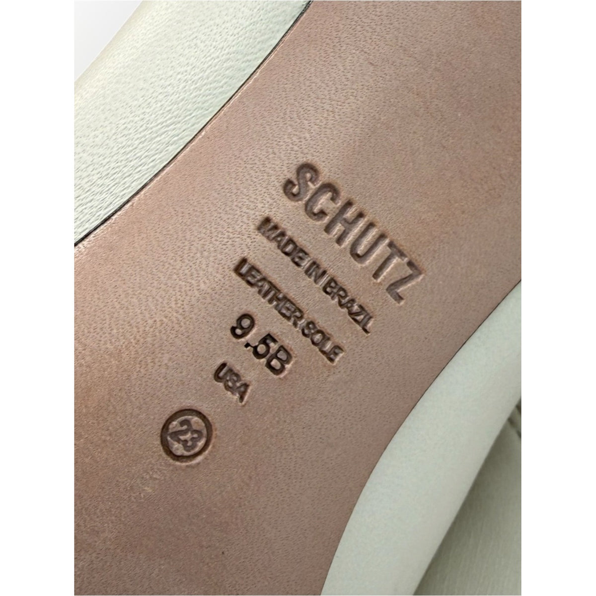 SCHUTZ NWOT Cream Leather Mikki Ankle Bootie Size 9.5