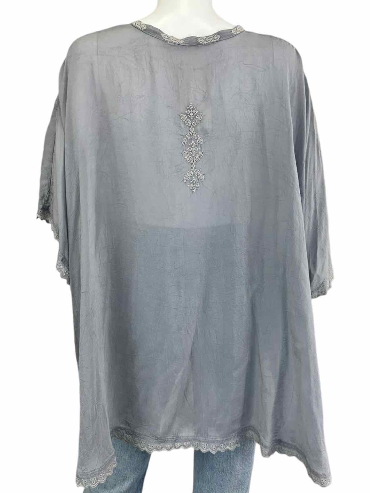 Johnny Was Gray Floral Embroidered Tunic Size M