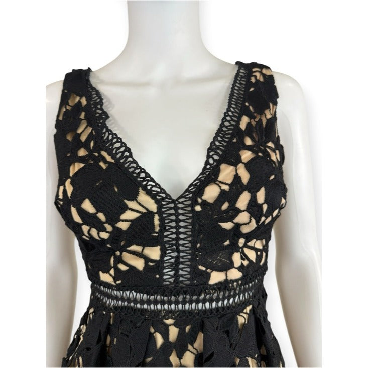 Romeo & Juliet Couture NWT Black Lace Cocktail Dress Size S