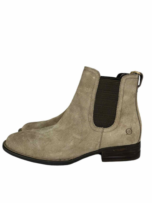 Born NWT Casco Taupe Suede Chelsea Booties Size 9