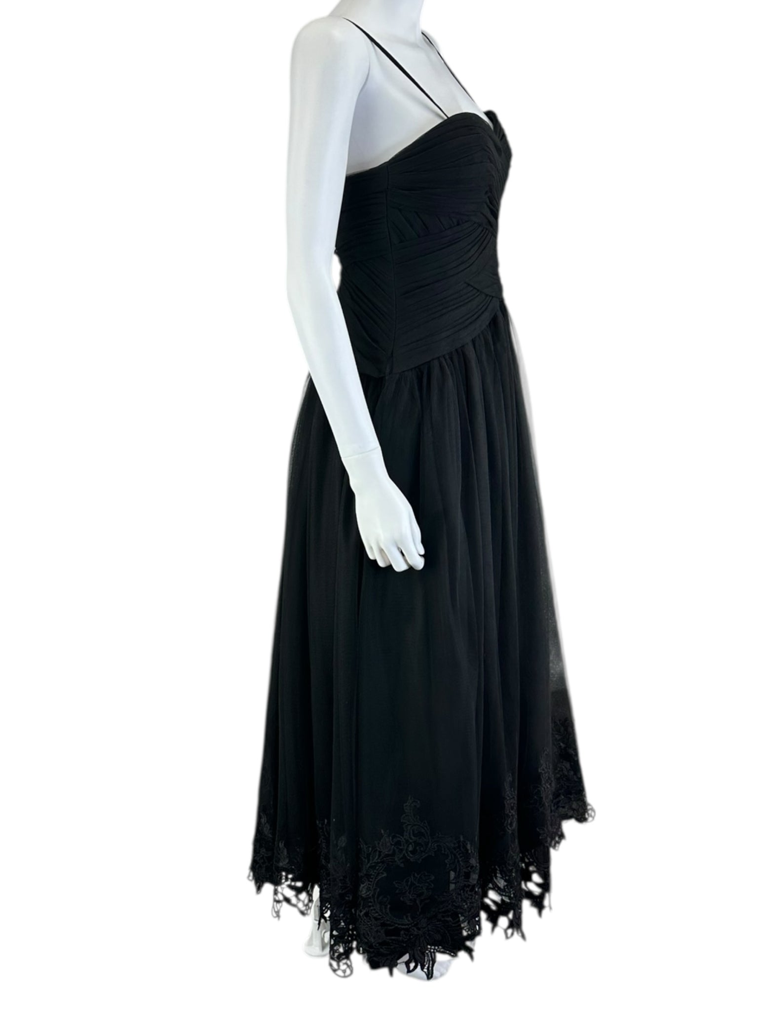 Monique Lhuillier Black Strapless Cocktail Dress Size 6 alineconsignment Monique Lhuillier Black Strapless Cocktail Dress Size 6 alineconsignment