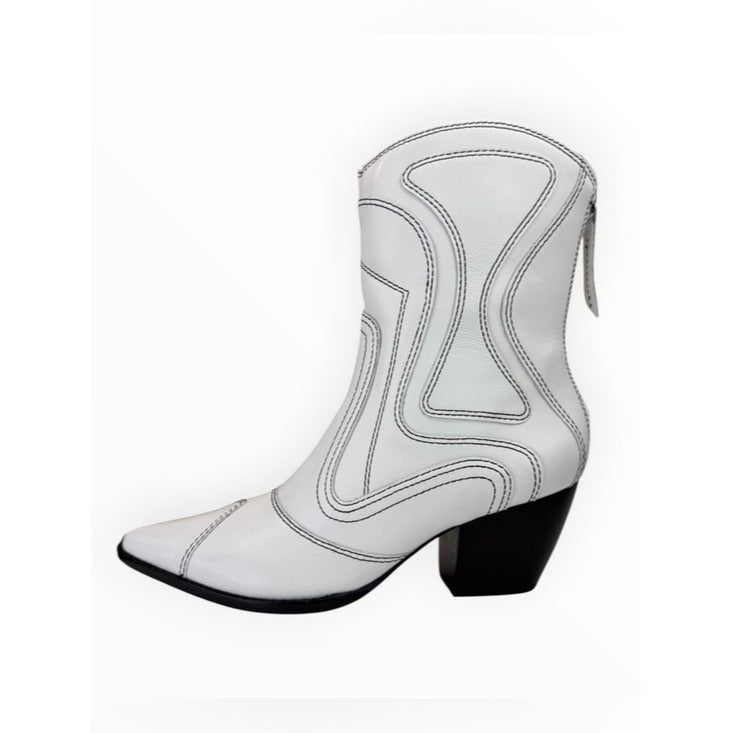 Matisse NWOT White Leather Contrast Stitch Aries Western Boot Size 7